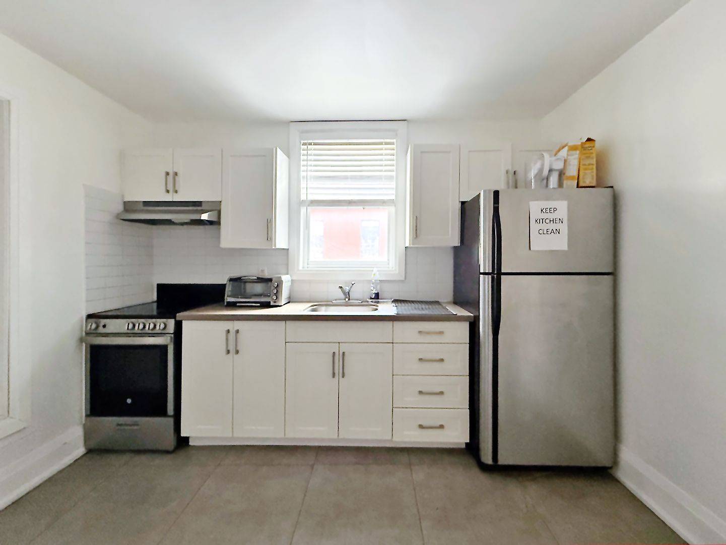 Toronto C01, ON M5T 1L1,3 Baldwin ST #2-2F
