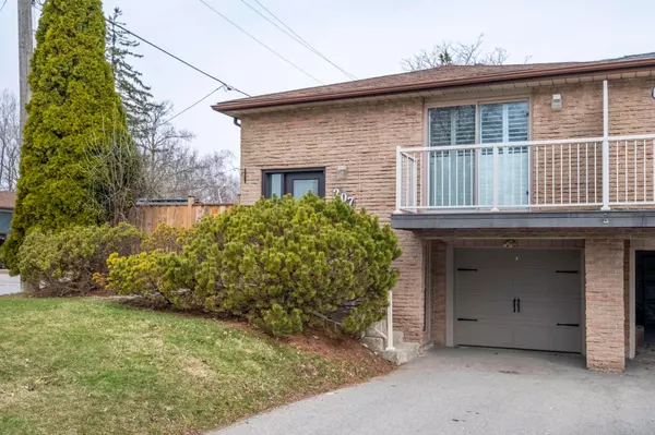 207 Palmer AVE, Richmond Hill, ON L4C 4Z4