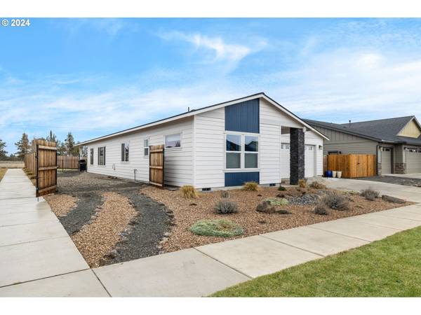 4902 SW ZENITH AVE, Redmond, OR 97756