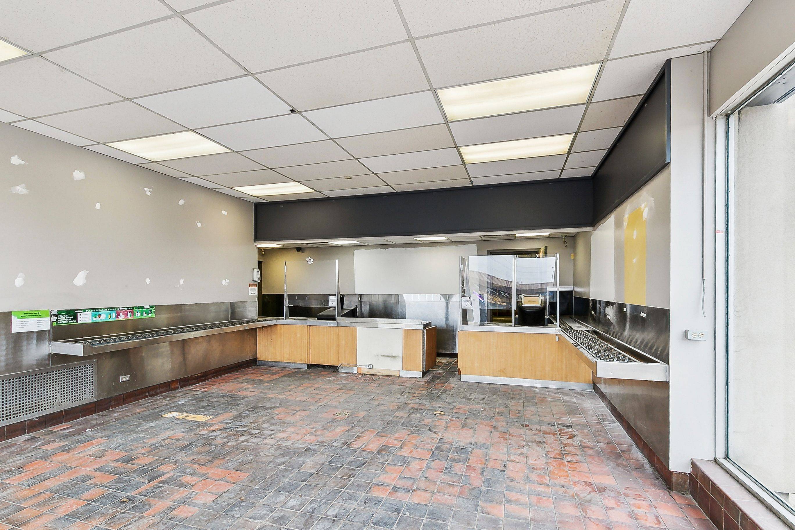Toronto E10, ON M1C 3B2,5544 Lawrence AVE E