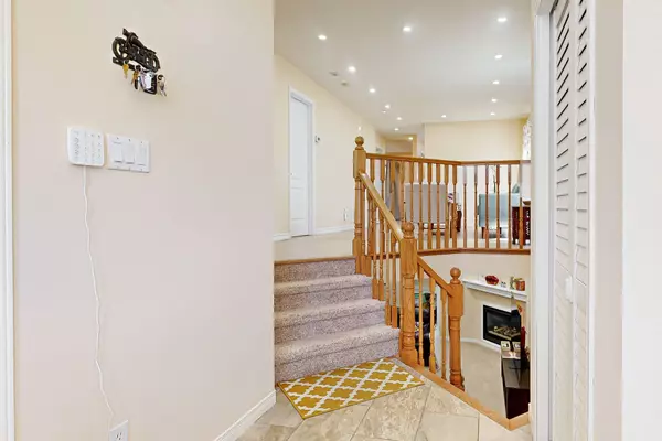 Orangeville, ON L9W 5C2,19 Mckitrick DR