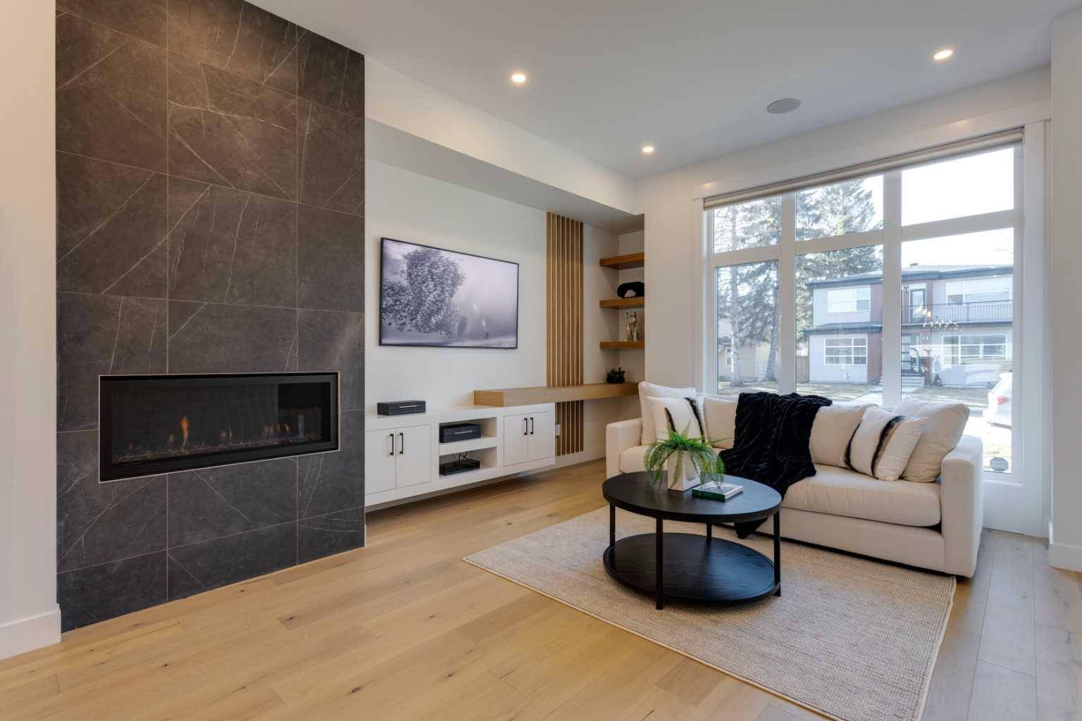 Calgary, AB T2E1T5,258 22 Avenue