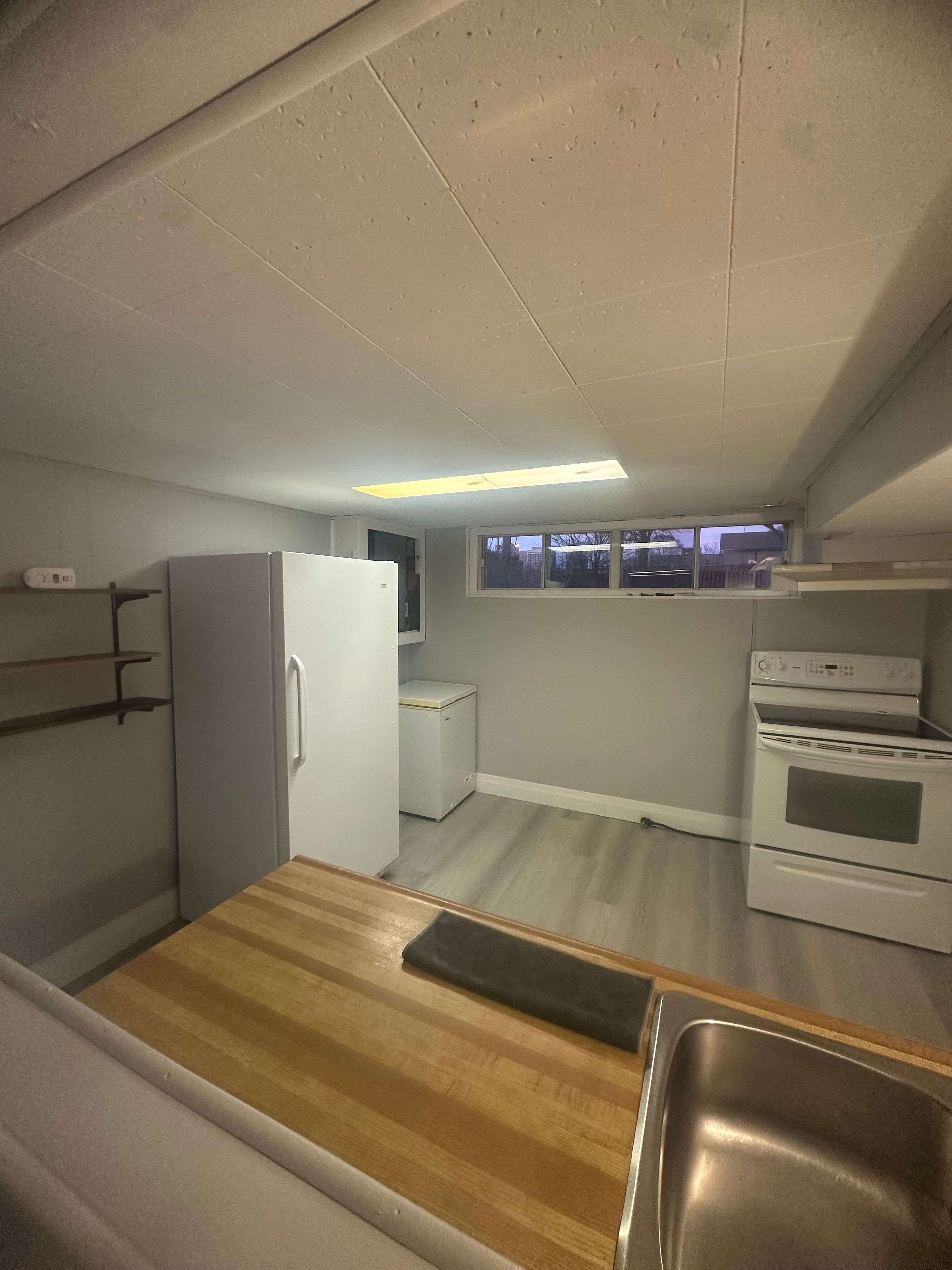 Toronto E04, ON M1R 2E7,12 Arnham RD