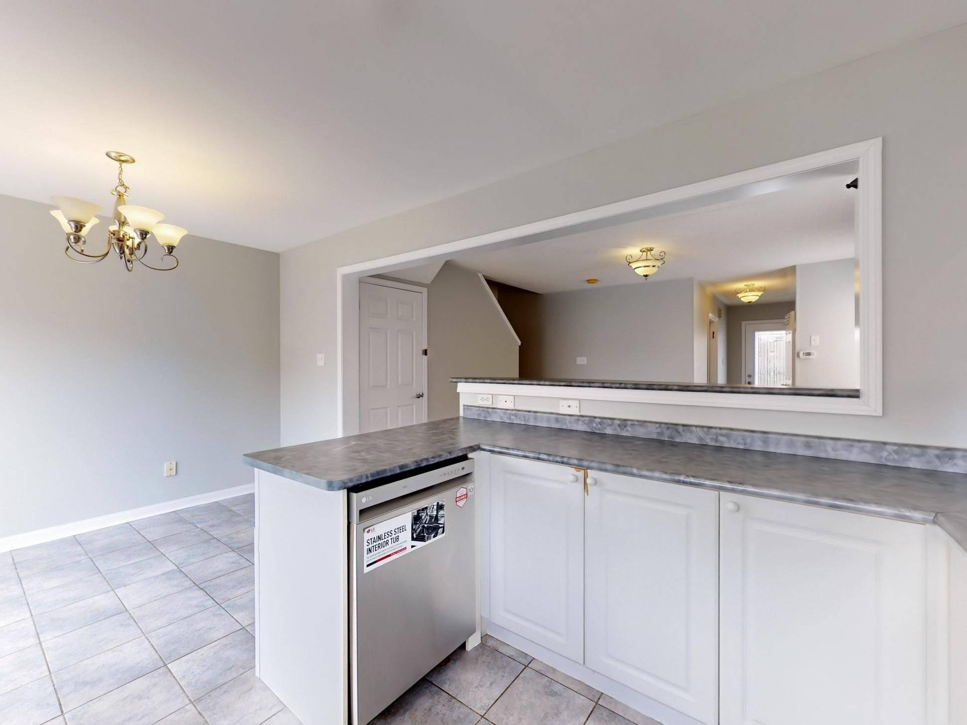 Brampton, ON L6X 4Z8,21 Dunlop CT E