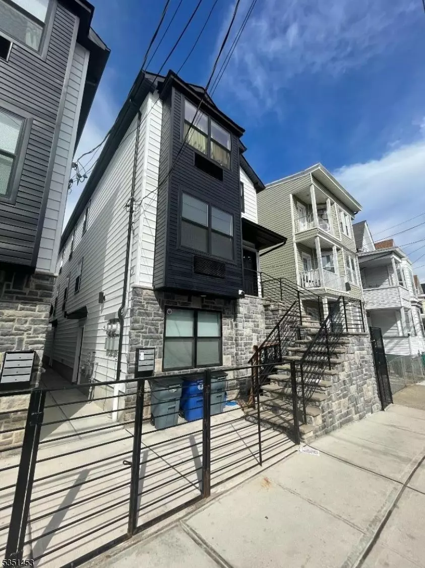 Paterson City, NJ 07501,756 E 18Th St