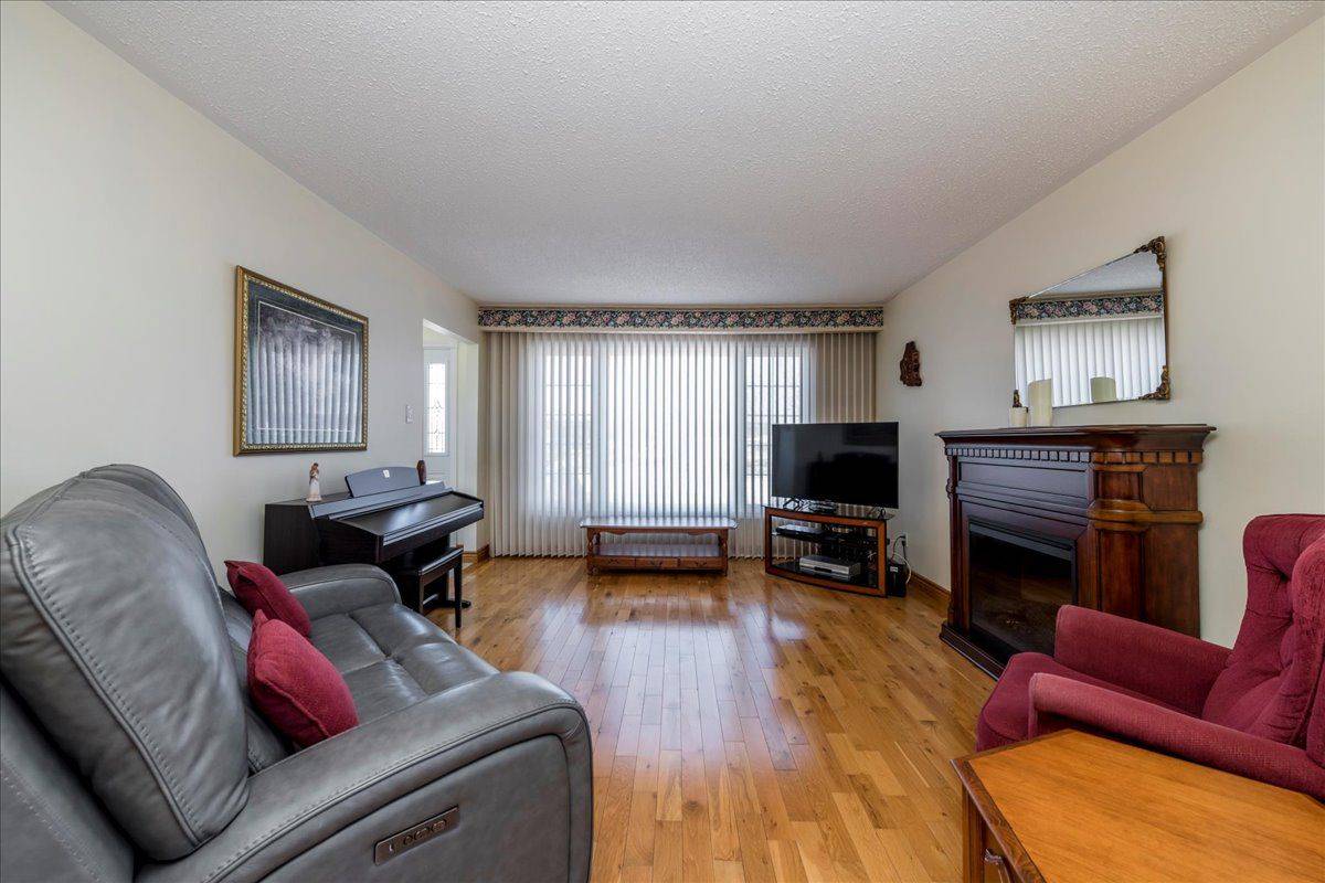 Midland, ON L4R 4P8,1001 Howard ST