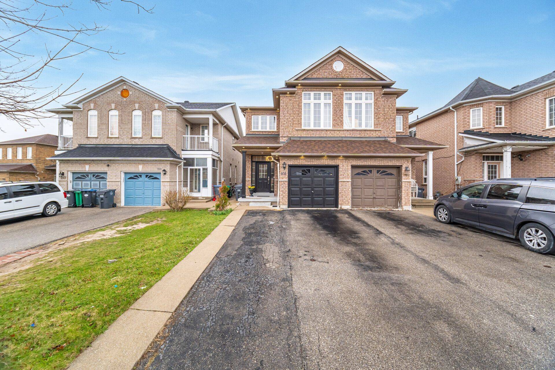 Mississauga, ON L5V 2R2,803 Khan CRES