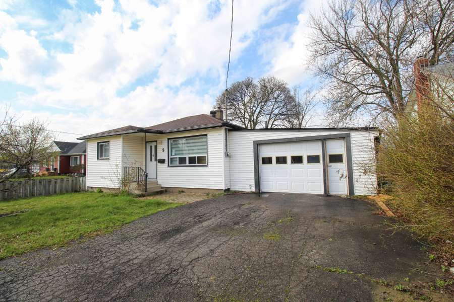 9 Inglewood RD, St. Catharines, ON L2P 2C3