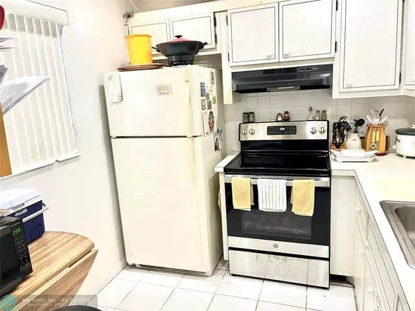 Lauderdale Lakes, FL 33313,5111 W Oakland Park Blvd #105