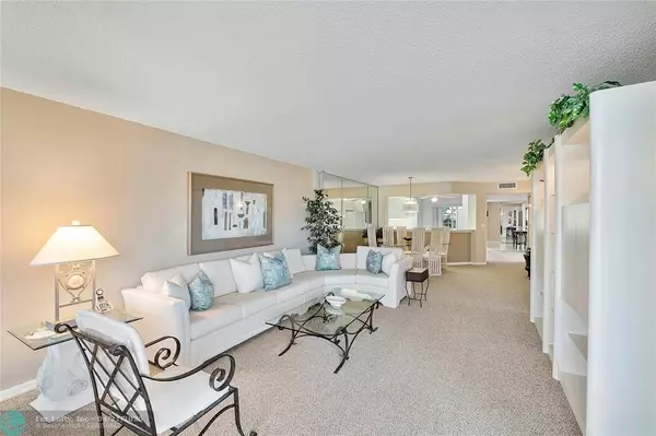7524 Granville Dr #201, Tamarac, FL 33321