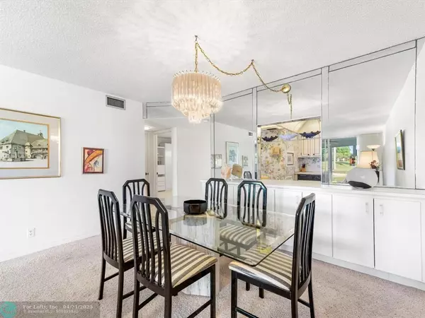 Pembroke Pines, FL 33025,9923 S Hollybrook Lake Dr #109