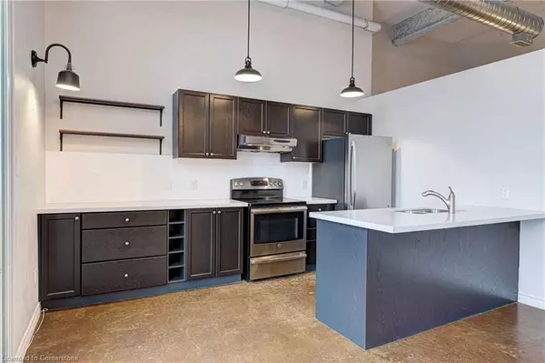 Hamilton, ON L8R 3H7,11 Rebecca ST #202