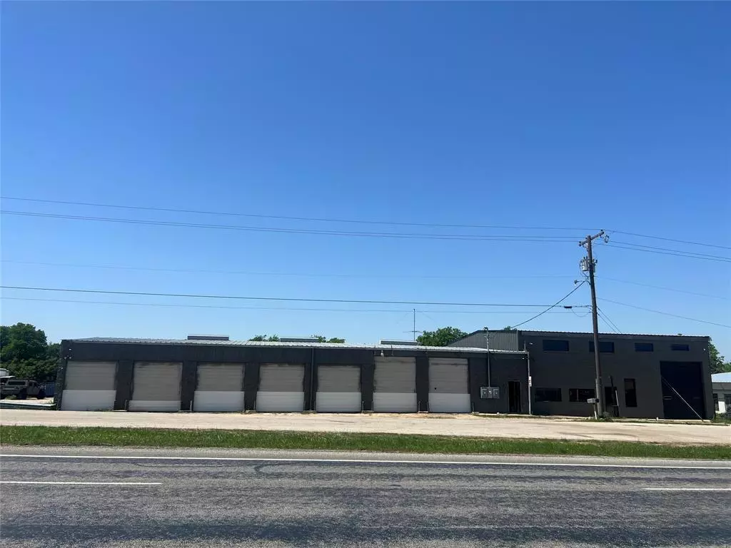 Cleburne, TX 76033,1606 S Main Street