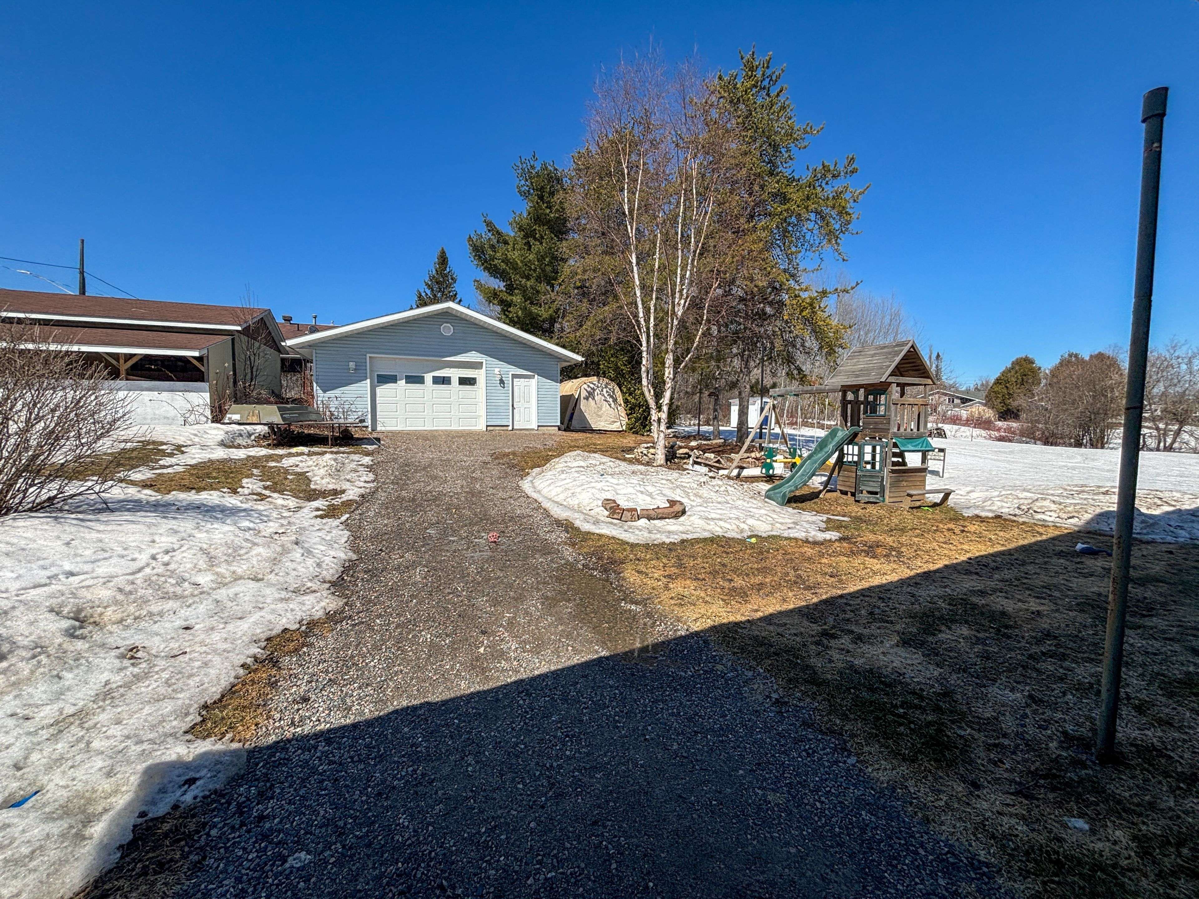 Temiskaming Shores, ON P0J 1H0,96 Georgina AVE