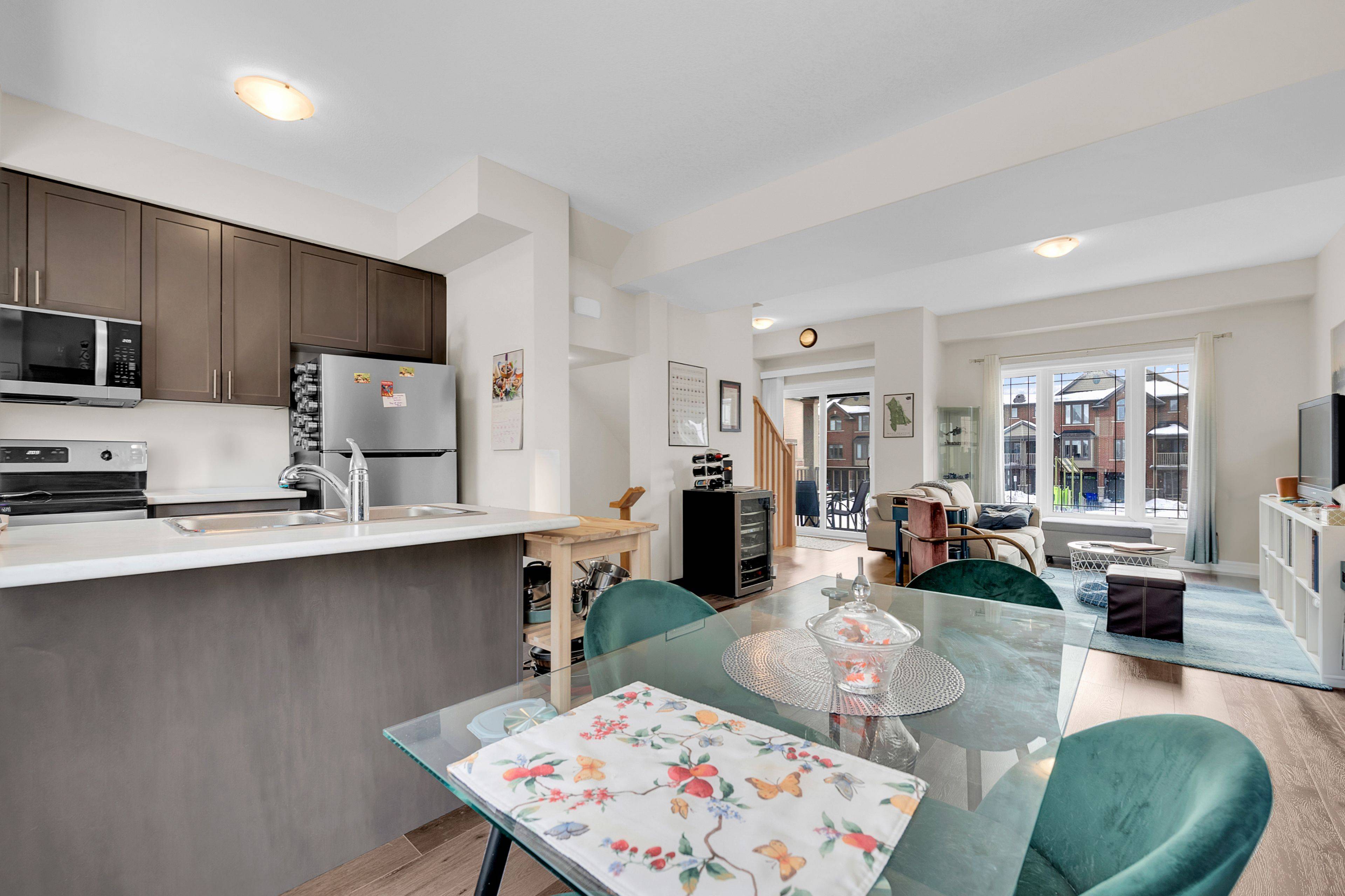 Hamilton, ON L8J 0M7,19 Picardy DR #8