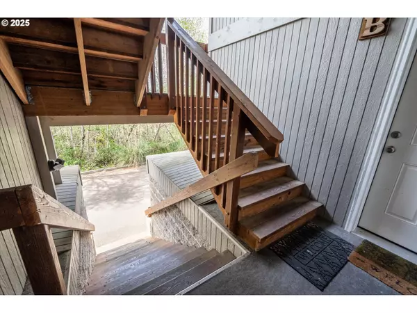 North Bend, OR 97459,3840 BUCCANEER LN