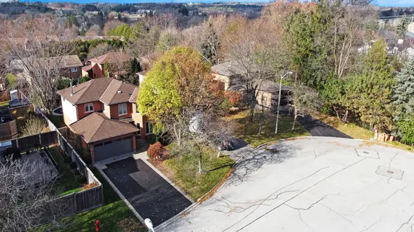 Aurora, ON L4G 6J6,5 Pittypat CT