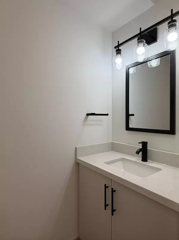 Toronto C07, ON M2N 1B6,12 Franklin AVE #Garden Suite(Back)