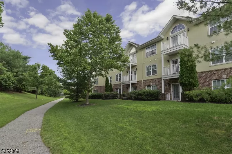 121 Courter Rd #82, Franklin Lakes Boro, NJ 07417