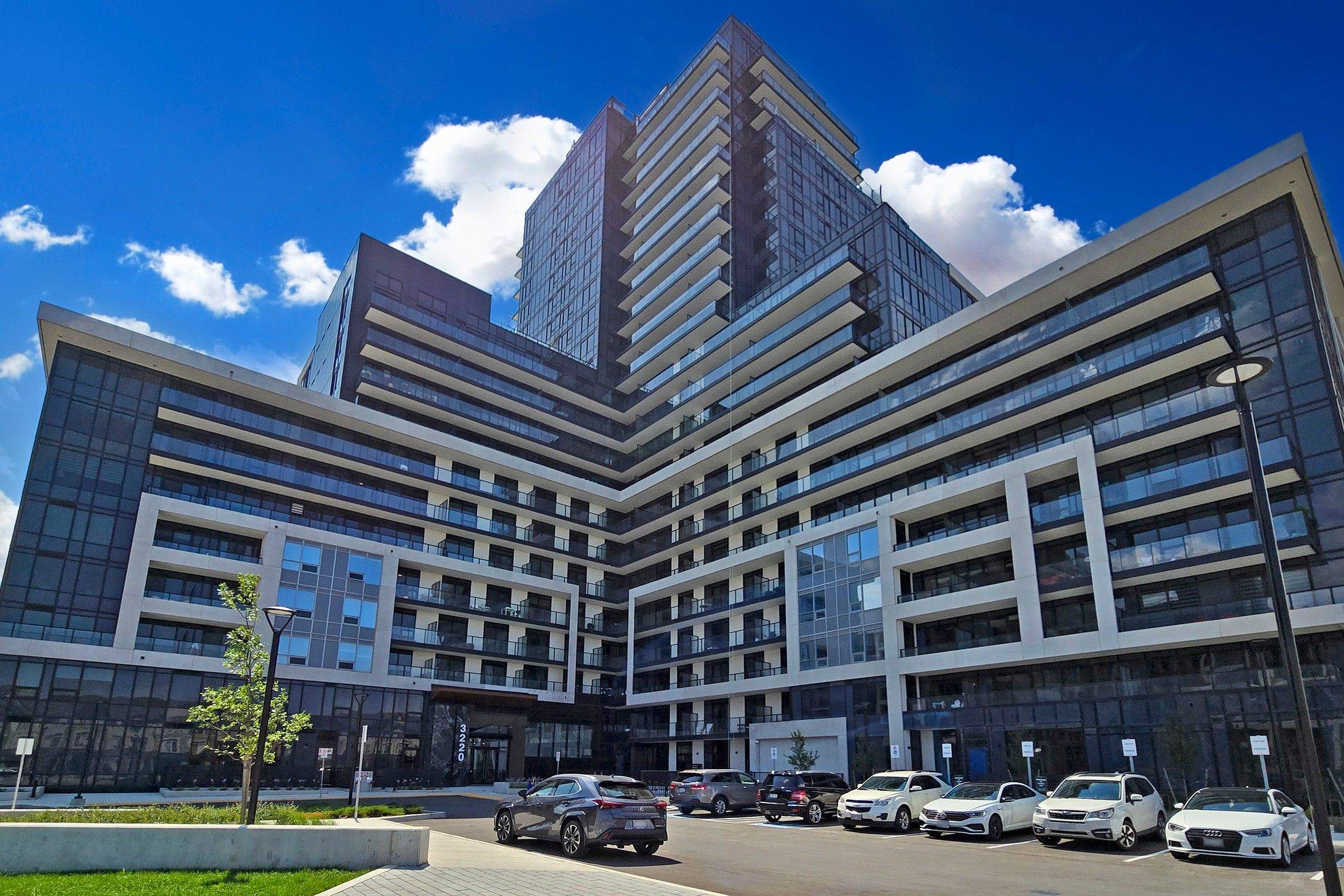 Oakville, ON L6H 7X9,3220 William Coltson AVE #528