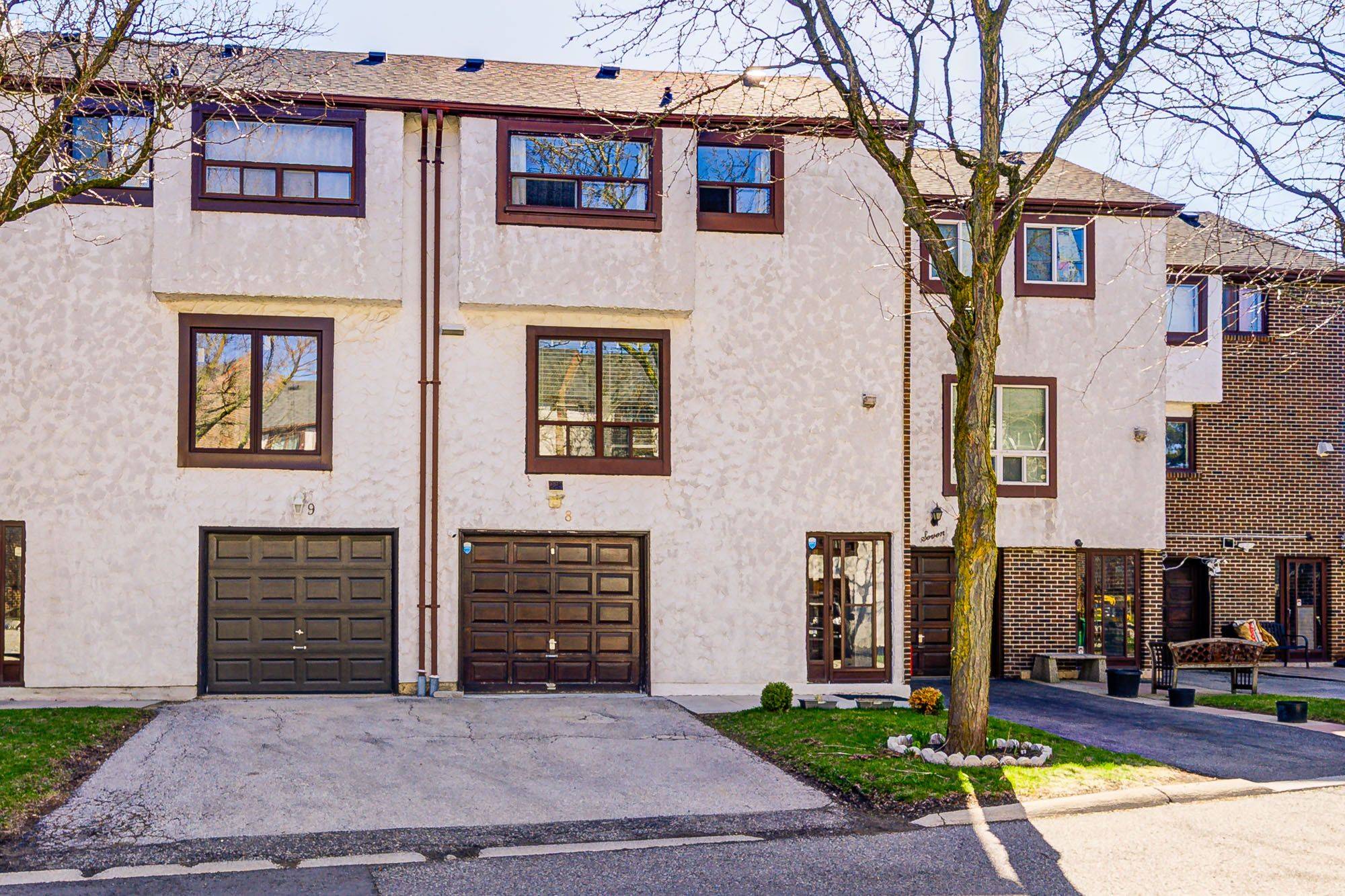 Mississauga, ON L4T 3W8,4020 Brandon Gate DR #8
