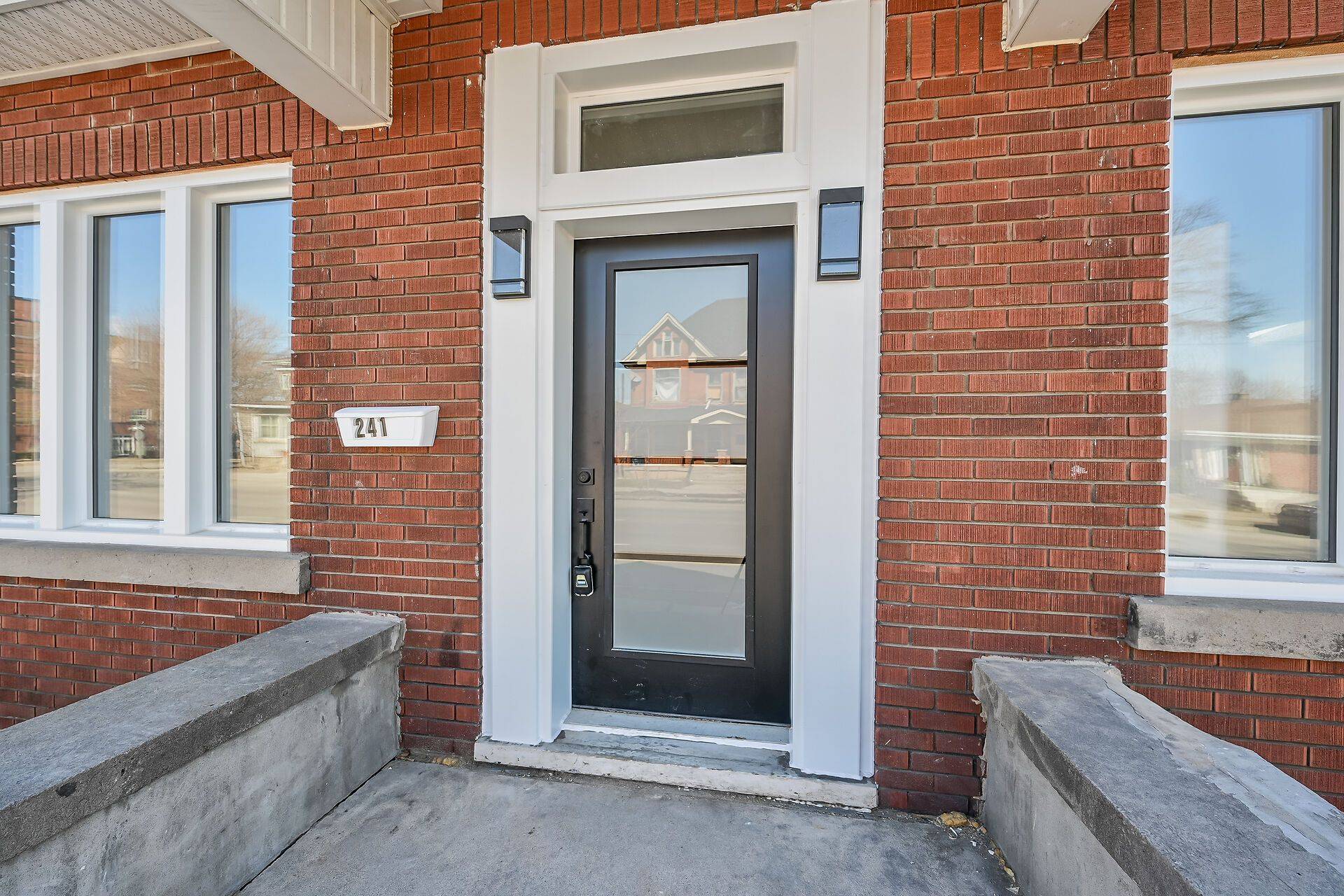 Brant, ON N3S 3V1,241 Dalhousie ST