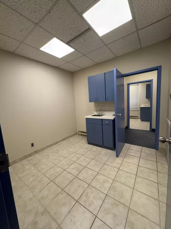 Halton Hills, ON L7G 5E9,83 Mill ST #102