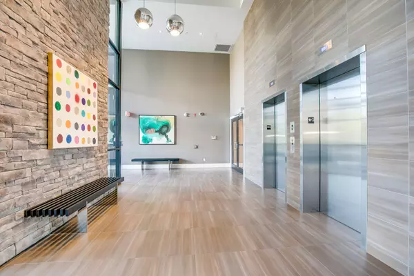 Oakville, ON L6K 2W5,128 Garden DR #321