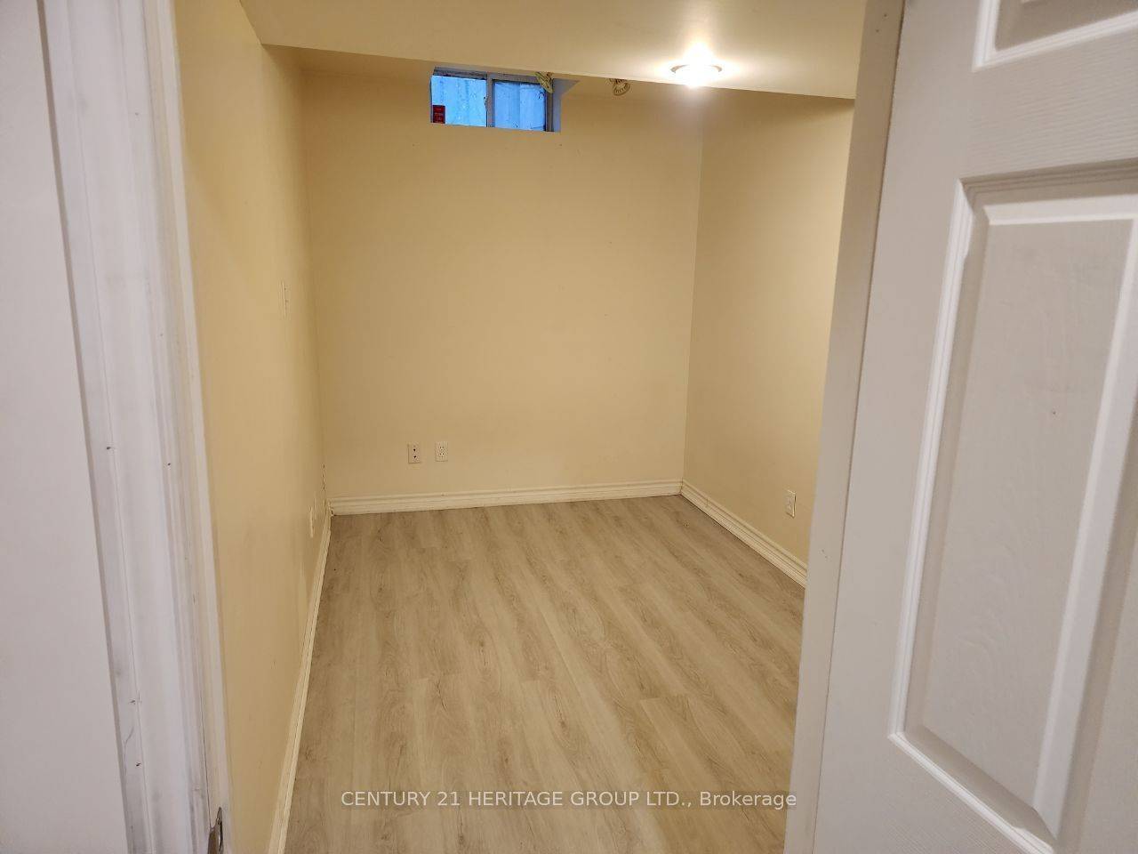 Newmarket, ON L3Y 7V9,86 Stiver DR