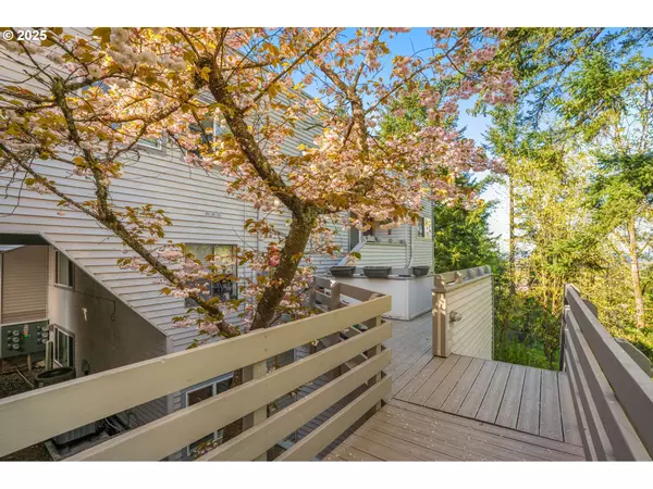 48 EAGLE CREST DR #5F, Lake Oswego, OR 97035