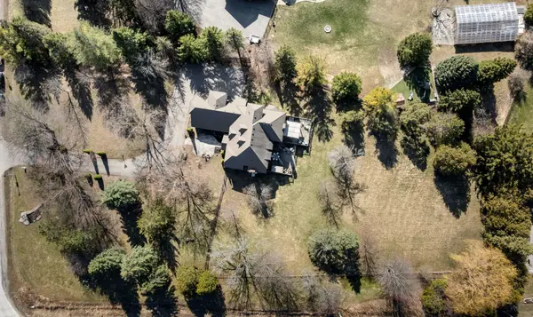 King, ON L7B 0C7,18 Brule TRL