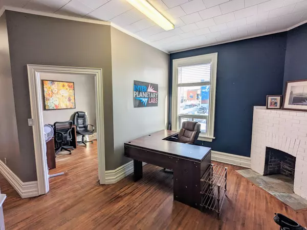 Midland, ON L4R 3L9,212 King ST #5