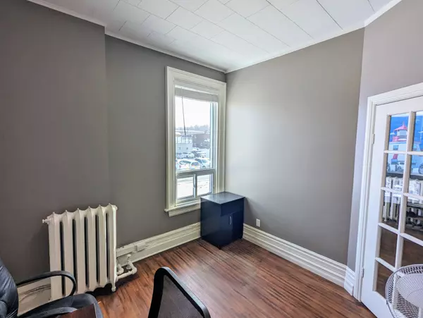 Midland, ON L4R 3L9,212 King ST #5