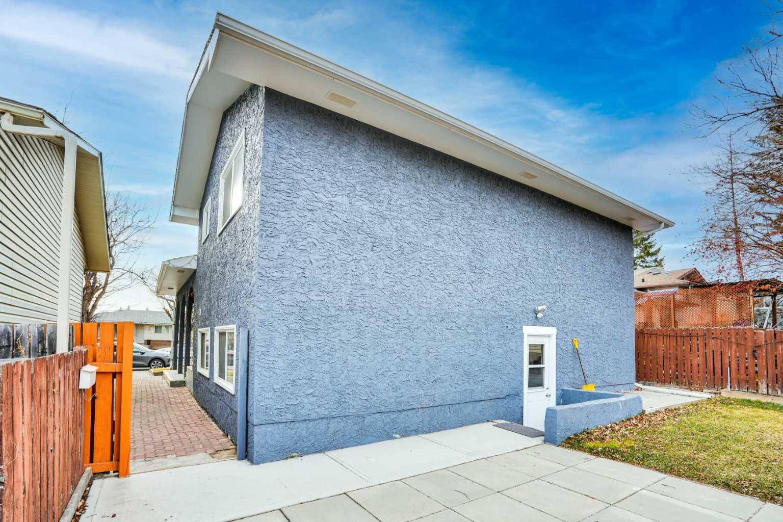 Calgary, AB T1Y 3B6,232 Temple Close NE