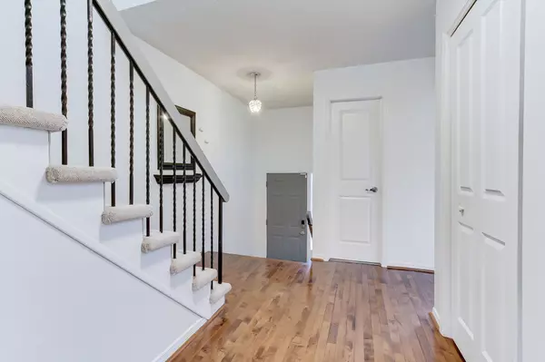 Mississauga, ON L5A 3X5,725 Vermouth AVE #18