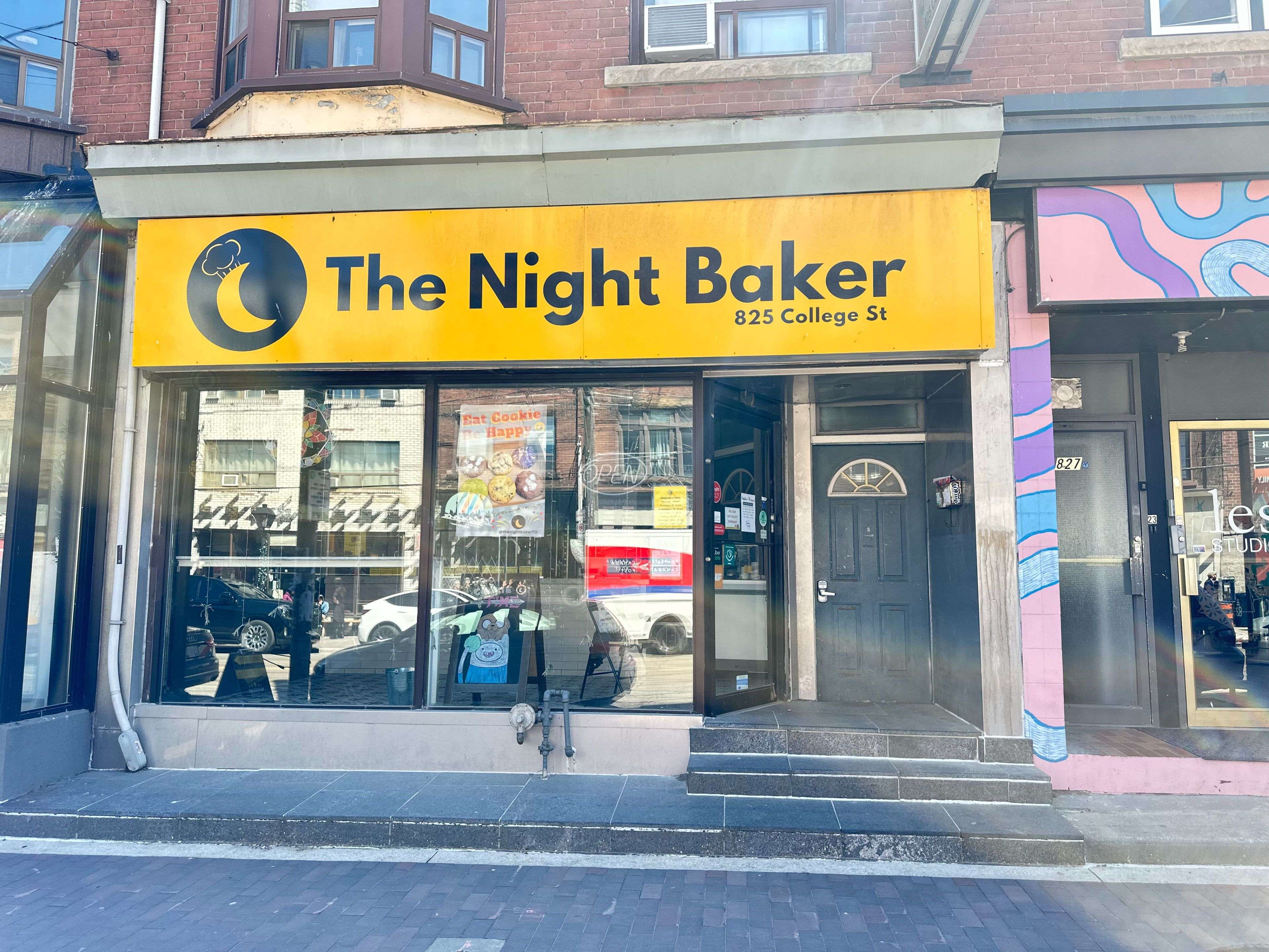 Toronto C01, ON M6G 1C9,825 College ST