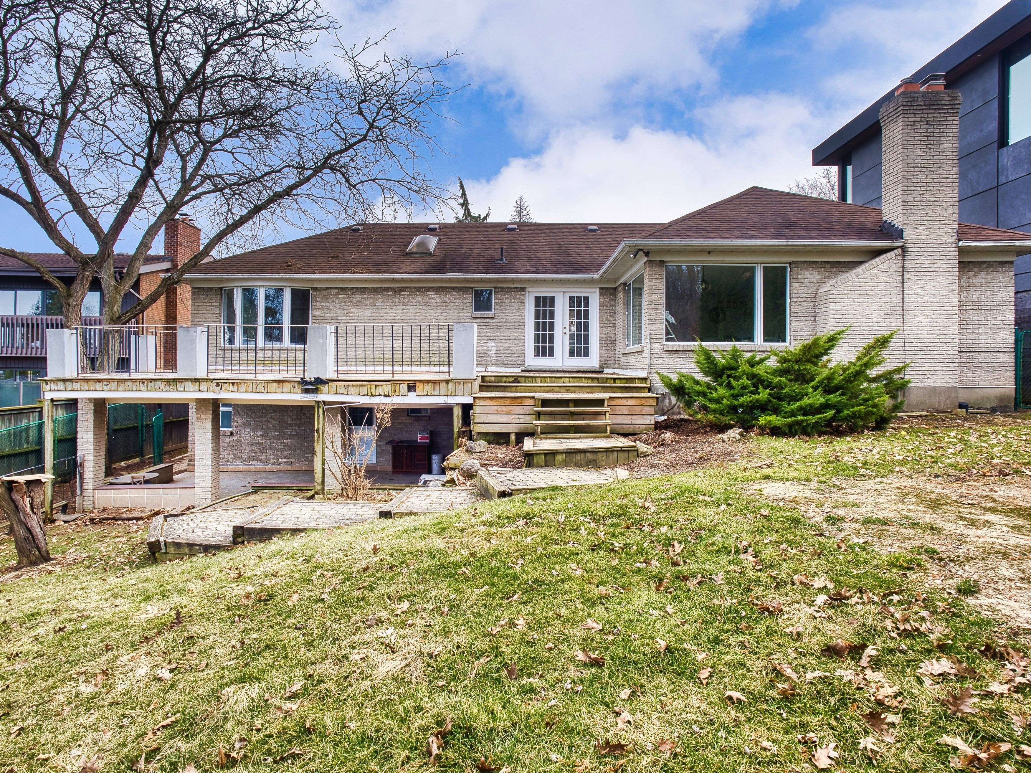 St. Catharines, ON L2T 3Y9,61 TREMONT DR