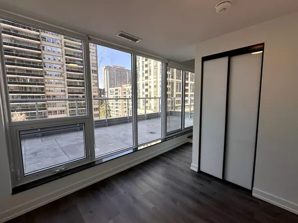 Toronto C10, ON M4P 1V1,73 Broadway AVE #503