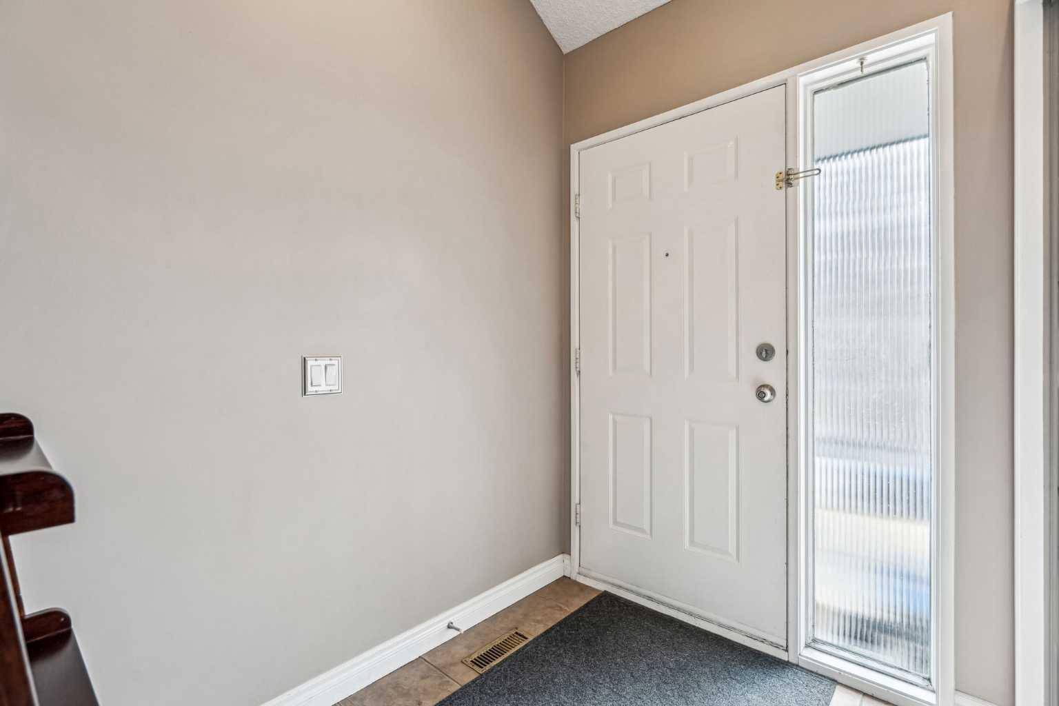 Calgary, AB T3G1E2,30 Ranchero Rise NW