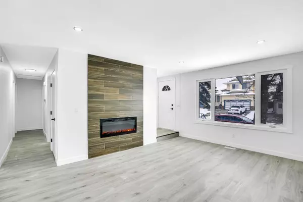 Calgary, AB T2A 4A5,3827 14 AVE NE