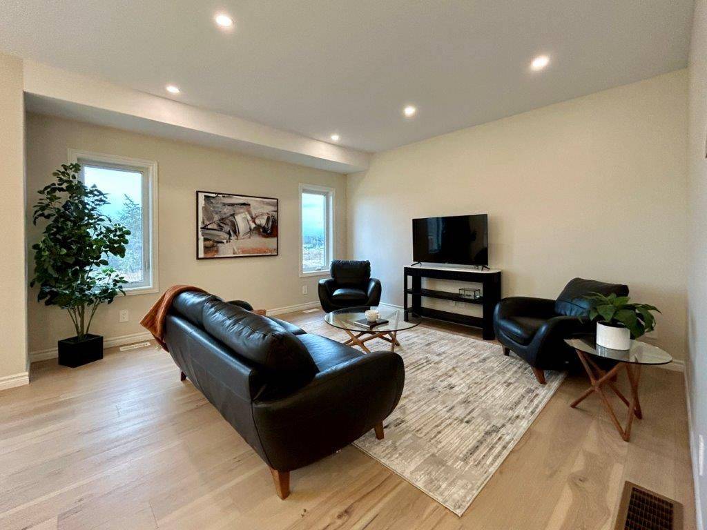 6 Peace River ST, Belleville, ON K8N 0V4