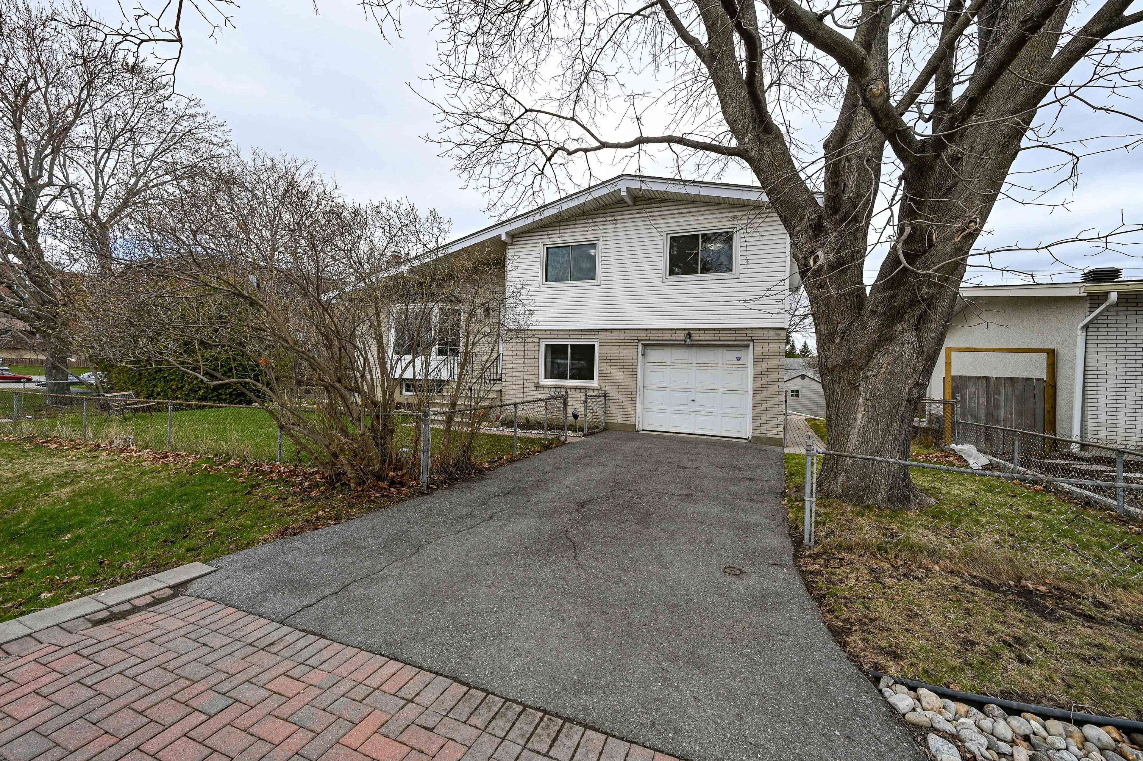 Meadowlands - Crestview And Area, ON K2G 1Z6,121 Starwood RD