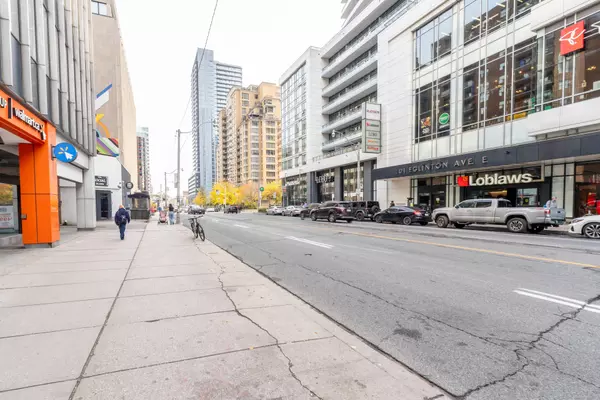 Toronto C10, ON M4P 1E2,120 Eglinton AVE E #903