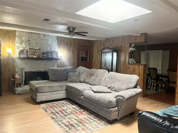1622 Evergreen Drive,  Mesquite,  TX 75149