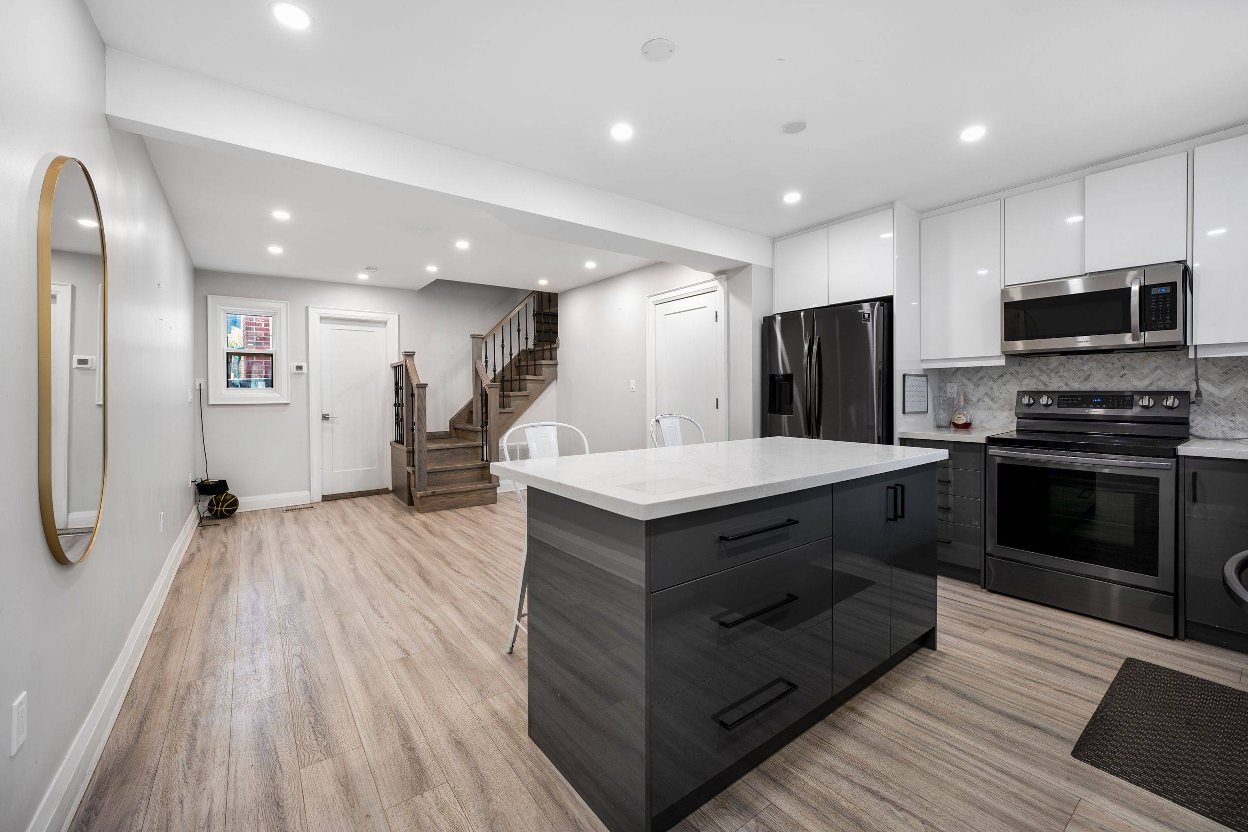 Toronto C01, ON M6J 2M7,165 Claremont ST