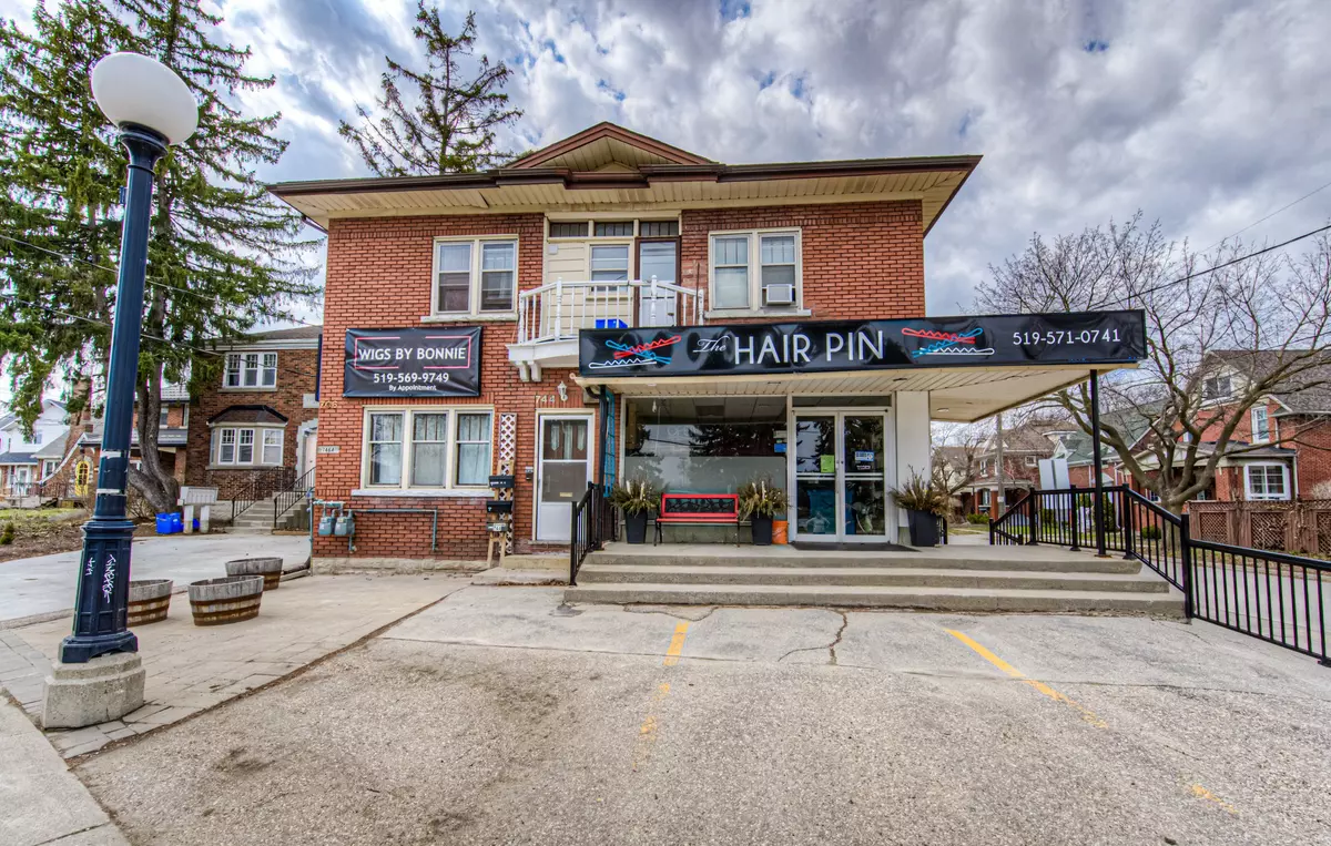 Kitchener, ON N2M 1A4,744 Queen ST S