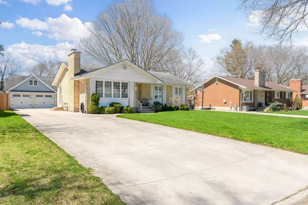 London North, ON N5X 1S7,15 Mcleod CRES