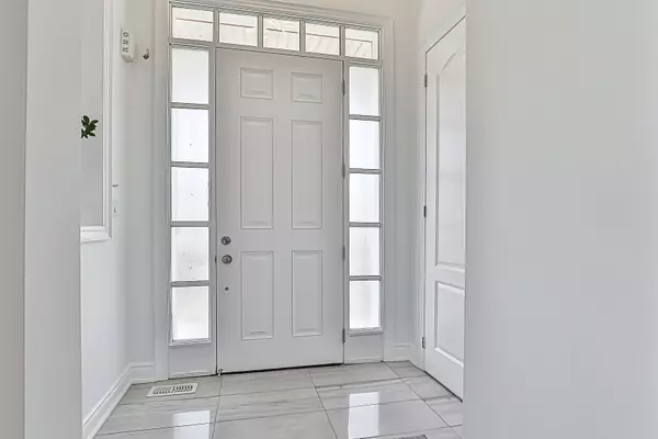 Richmond Hill, ON L4E 1E7,172 PARADELLE DR