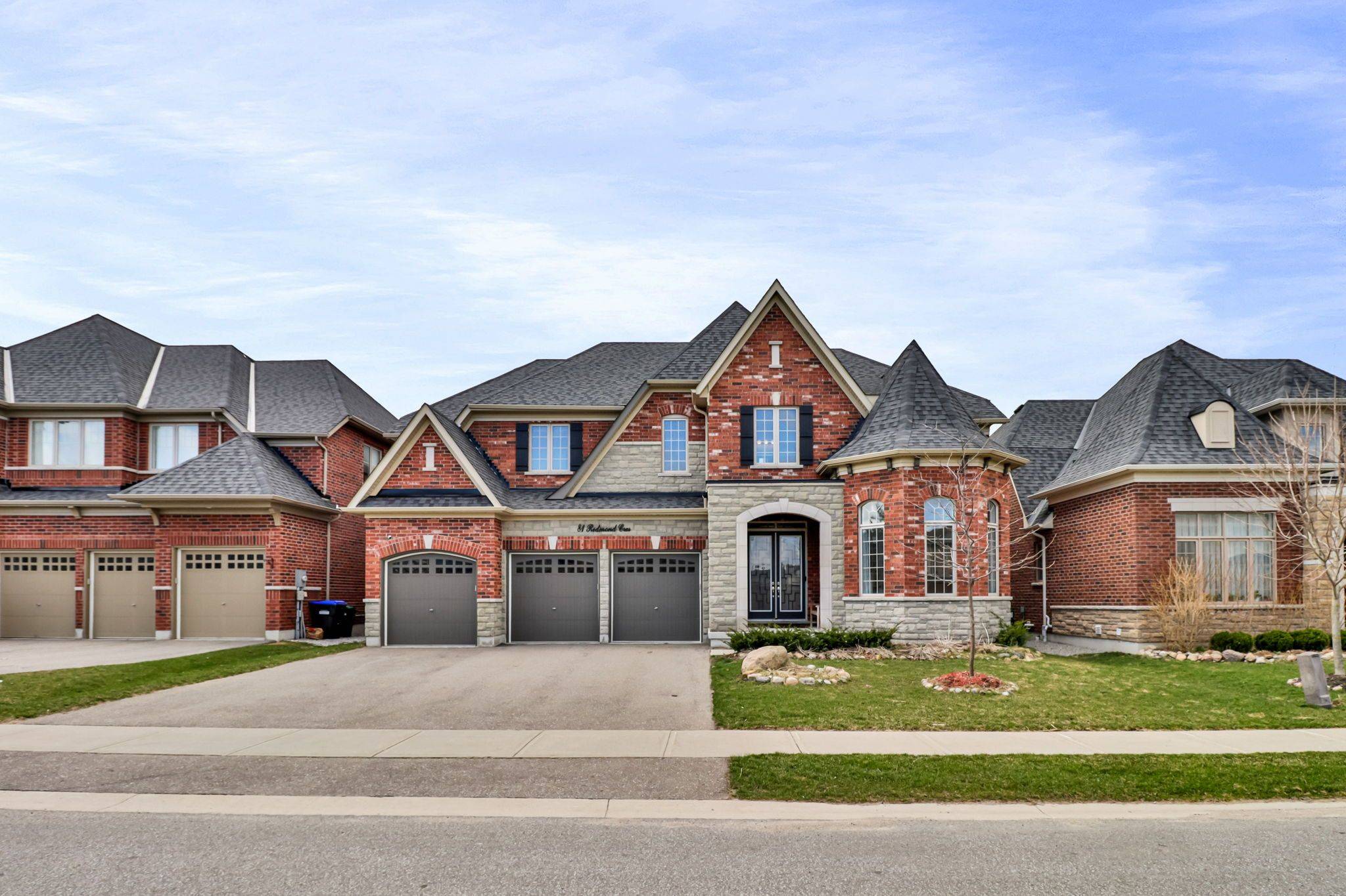 81 Redmond CRES, Springwater, ON L9X 1Z8