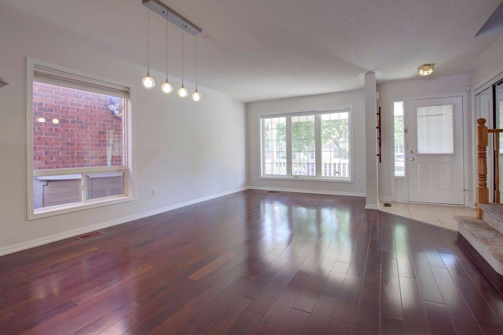Oakville, ON L6M 4X3,2281 Dunforest CRES